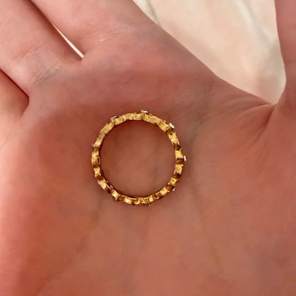 Elegant Gold Band Ring
